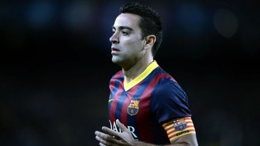 Não há justificativa para Xavi estar na lista de melhores meio-campistas do ano