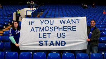 Torcida manda recado para Mourinho: se quiser mais vibração, nos deixe torcer de pé