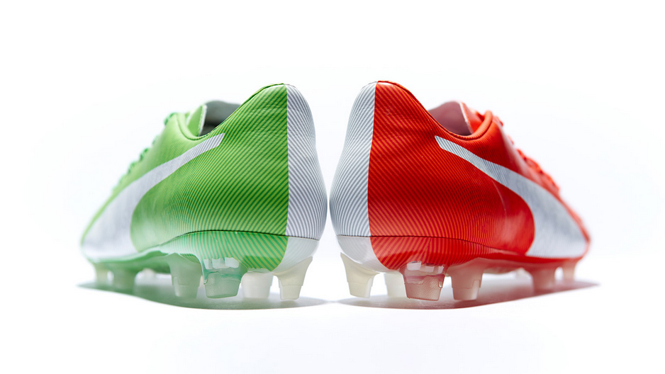 Em nova chuteira, Balotelli define-se como &ldquo;a puni&ccedil;&atilde;o de Deus&rdquo; e prega humildade