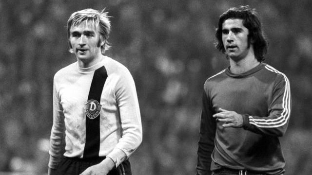 O Bayern conquistou o primeiro t&iacute;tulo de seu tri da Champions em 1973/74. Uma trajet&oacute;ria quase interrompida pelo Dynamo Dresden.  Ap&oacute;s eliminarem a Juventus, os orientais chegaram a estar vencendo em Munique, mas foram derrotados por 4 a 3. J&aacute; na volta, outro joga&ccedil;o terminou com o empate por 3 a 3 e a classifica&ccedil;&atilde;o dos b&aacute;varos.