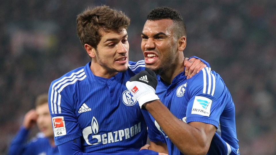 O que vale mais: o hat-trick  de Choupo-Moting ou esse gol cheio de estilo?