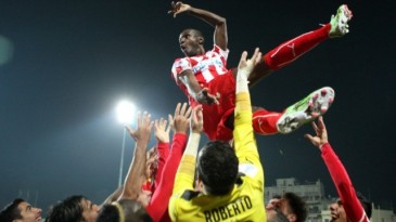 [Vídeo] Abidal recebeu grandes doses de carinho na última partida de sua carreira