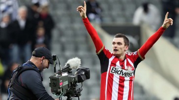 Sunderland amplia freguesia do Newcastle com gol aos 44 do segundo tempo