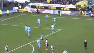 Que tal seu primeiro gol como profissional ser um golaço em um clássico?