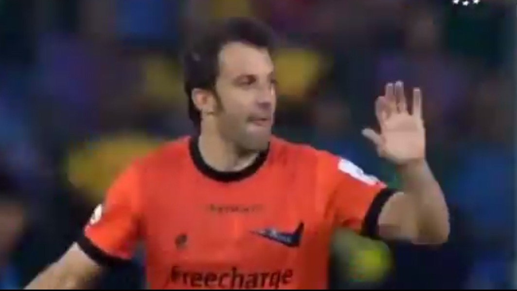 A idade nunca vai atrapalhar a precis&atilde;o de Del Piero: mais um gola&ccedil;o de falta