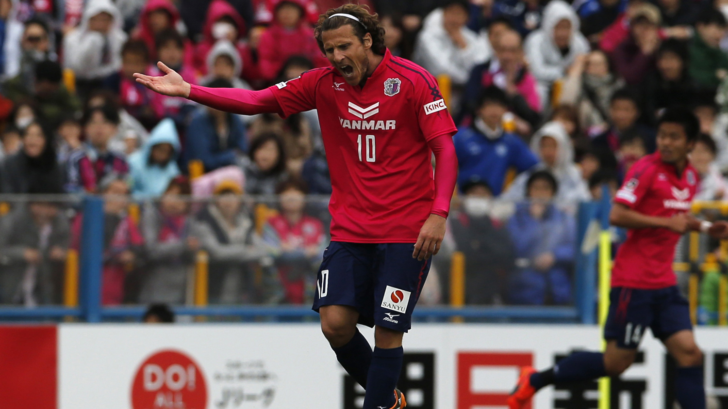 Após fracasso no Japão, será que Forlán ainda tem condições de jogar no exterior?