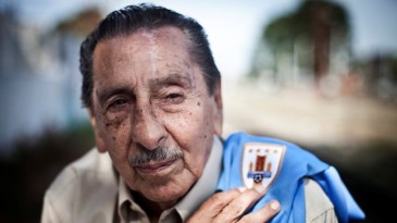 Hoje é dia de parabenizar Ghiggia. Dia de aplaudir uma das mais belas histórias do futebol