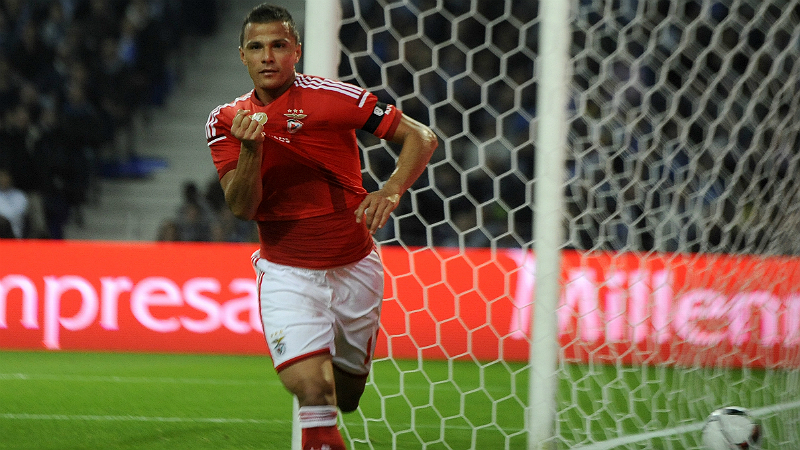 Benfica foi cir&uacute;rgico para quebrar tabu e abrir vantagem sobre o Porto com vit&oacute;ria gigante