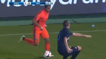 Vidic não é mais o mesmo, e Lucas Moura deixou isso claro com esse drible humilhante
