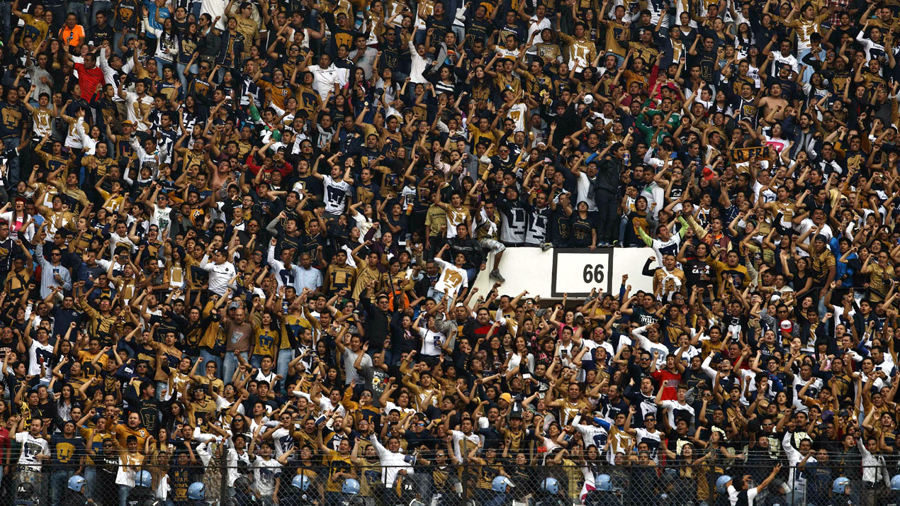 Torcida do Pumas conta at&eacute; 43 e pede por justi&ccedil;a por estudantes desaparecidos