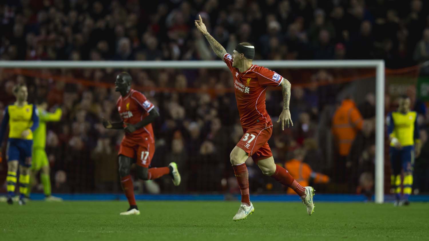 Skrtel comemora o gol de empate do Liverpool (Foto: AP)