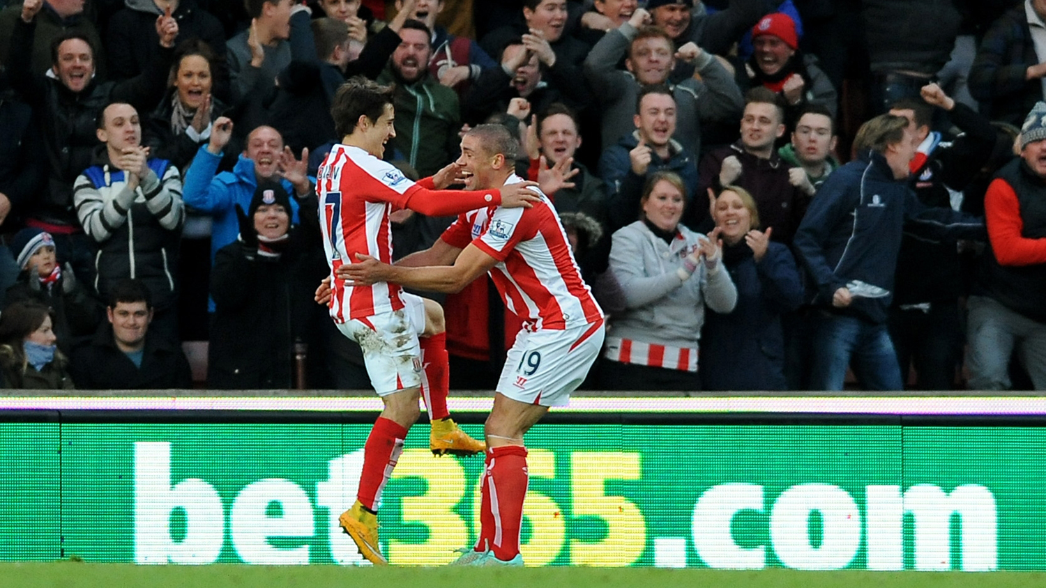 Stoke precisou apenas aproveitar os erros infantis do Arsenal para fazer tr&ecirc;s gols em 45 minutos
