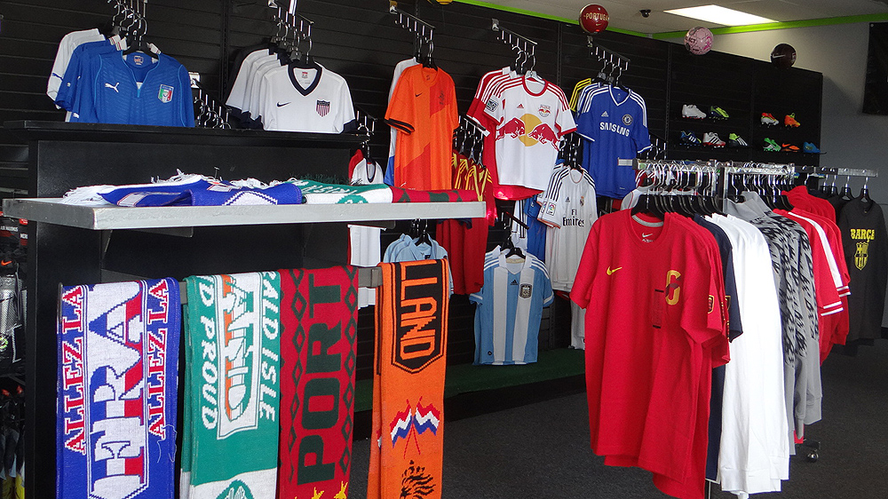 Tentamos explicar por que as camisas de futebol est&atilde;o cada vez mais caras