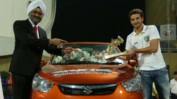 Elano doa prêmio de artilharia para o desenvolvimento do futebol indiano