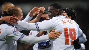 Gudjohnsen serviu e Heskey marcou na virada do Bolton. E, sim, estamos em 2014