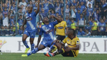 Bolaños deu entrada feia no próprio irmão e foi expulso aos 9 minutos da final do Equatoriano