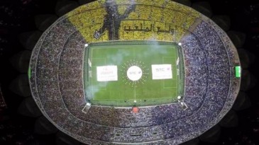 “Boas festas” é isso aqui: o show nas arquibancadas antes do clássico saudita