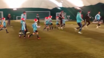 Com carretilha e tudo, os craques do Chelsea fizeram uma surpresa ao sub-8