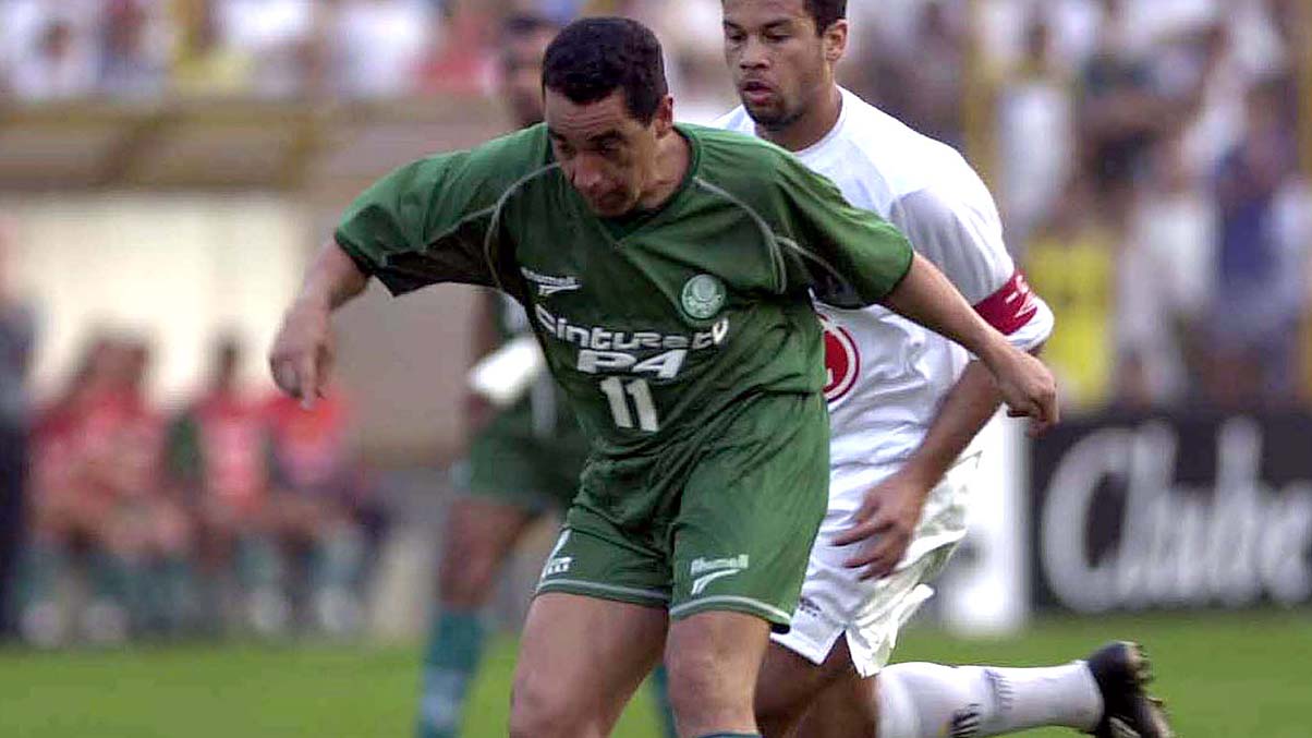 Relembre cinco times que tinham qualidade (mas n&atilde;o futebol) para escapar da queda no Brasileir&atilde;o