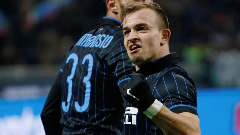 Shaqiri e Podolski j&aacute; mostraram o cart&atilde;o de visitas e classificaram a Inter na copa