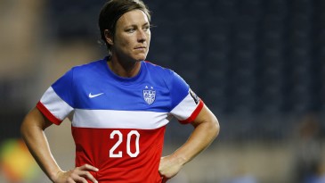 Mulheres retiram processo contra gramado artificial na Copa, mas conseguem algumas vitórias