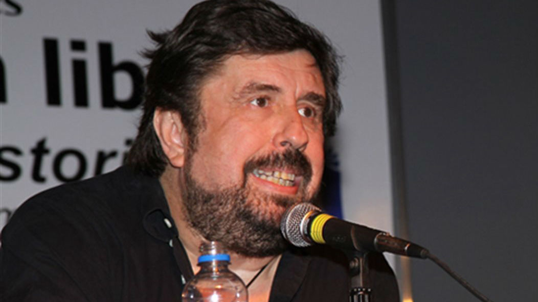 O narrador Alejandro Apo