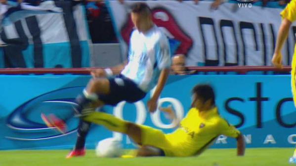 [V&iacute;deo] Defensor do Boca acertou um carrinho hediondo em &ldquo;amistoso&rdquo; contra o Racing