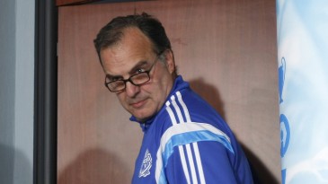 Bielsa perde a cabeça com perguntas sobre Dória e solta os cachorros nos jornalistas