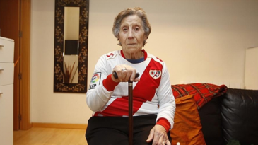 Lembra da idosa salva do despejo pelo Rayo? Ela deu parte do dinheiro a ídolo com câncer