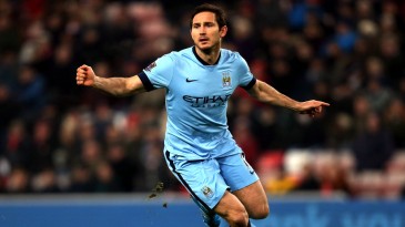 [Vídeo] O Chelsea que se cuide: Lampard está afiado nas cobranças de falta