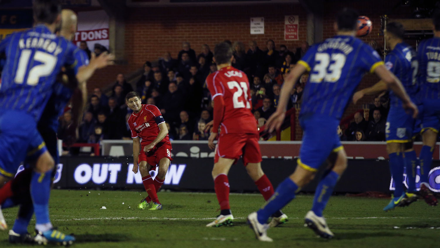 No primeiro jogo p&oacute;s-an&uacute;ncio, Gerrard j&aacute; mostra o que a torcida mais vai sentir falta