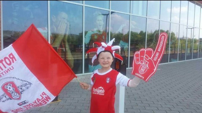 Roubaram a camisa autografada de f&atilde; de cinco anos do Rotherham, mas o clube deu um jeito