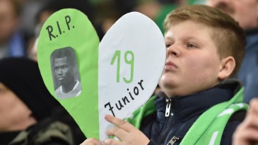 Homenagens a Malanda foram a inspiração do Wolfsburg antes da goleada contra o Bayern