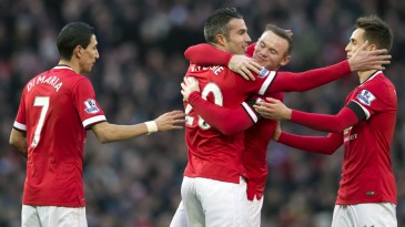 Com mais talento que organização, Manchester United vai somando pontos