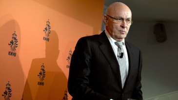 Van Praag até tem experiência – mas é desnecessário à Fifa