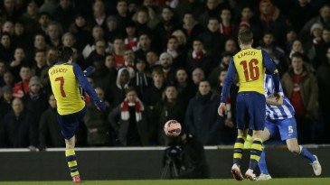 Liderado por Rosicky, Arsenal tem que suar para escapar da rodada das zebras na FA Cup
