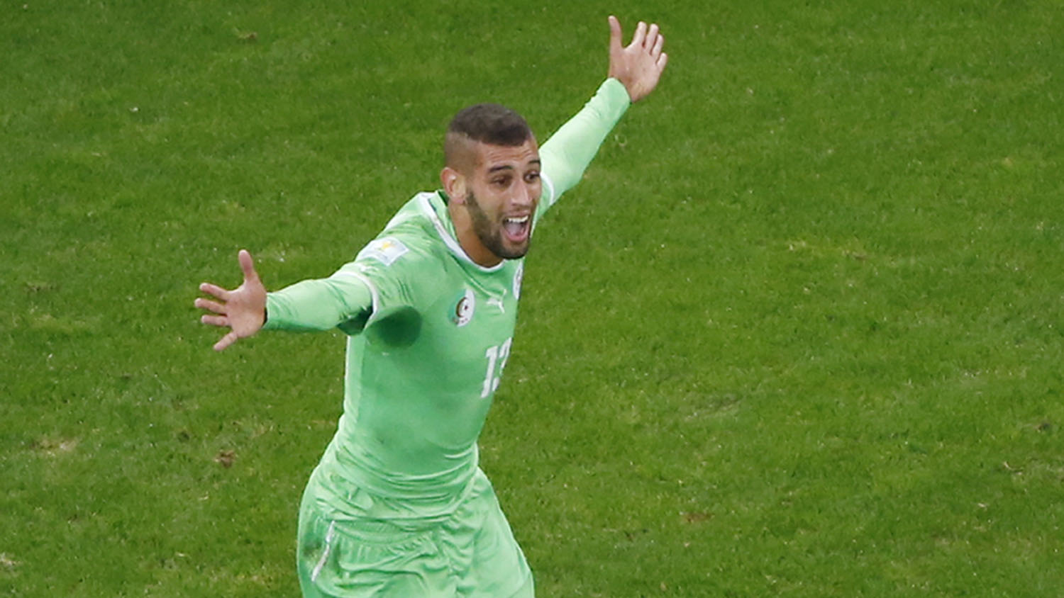 Slimani, da Arg&eacute;lia (Foto: AP)