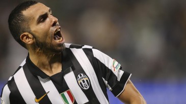 Uma preciosidade: Tevez, aos 14 anos, destruindo defesas como ainda faz hoje em dia