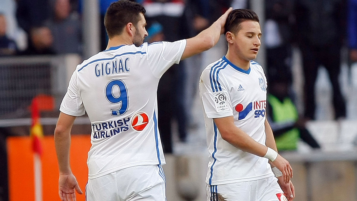 Thauvin perdeu p&ecirc;nalti, foi eliminado e ainda passou vergonha com carretilha constrangedora