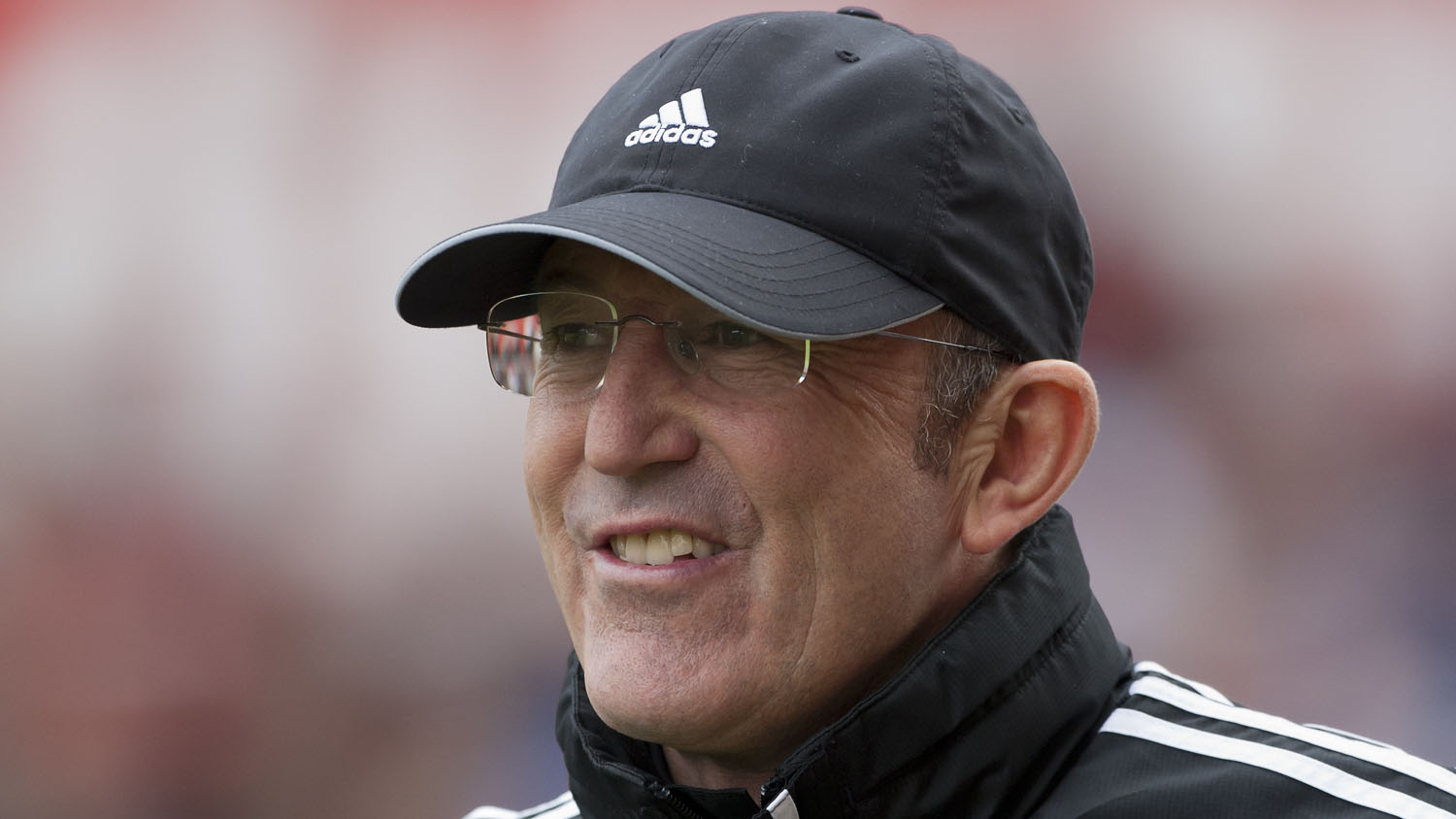 Por caridade, Tony Pulis vai remar 810 kms entre a Inglaterra e a Fran&ccedil;a