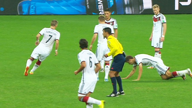 Lembra do trope&ccedil;o de M&uuml;ller na Copa? No treino, aquela falta ensaiada deu certo