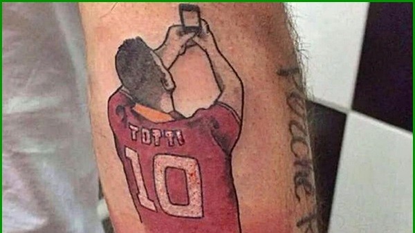 Voc&ecirc; tatuaria a selfie de Totti? Este cara sim