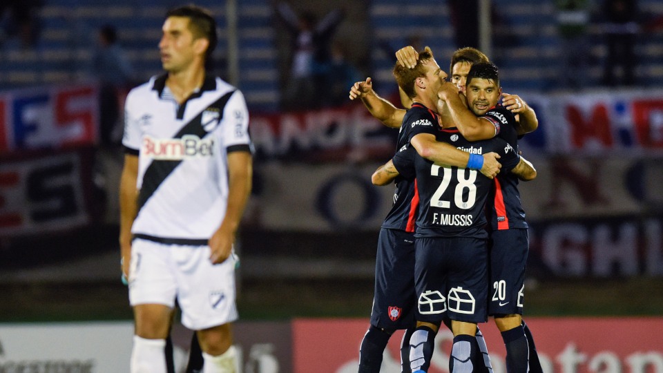 San Lorenzo estreou j&aacute; fazendo milagre, mas deixa d&uacute;vidas