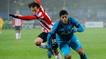 [Vídeo] Antes de fazer um belo gol, Hulk passou vergonha com esse chute rumo à lateral