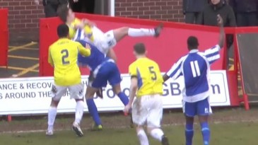 [Vídeo] Cenas lamentáveis: Jogador dá golpe de Zangief e é expulso na 6ª divisão do Inglês