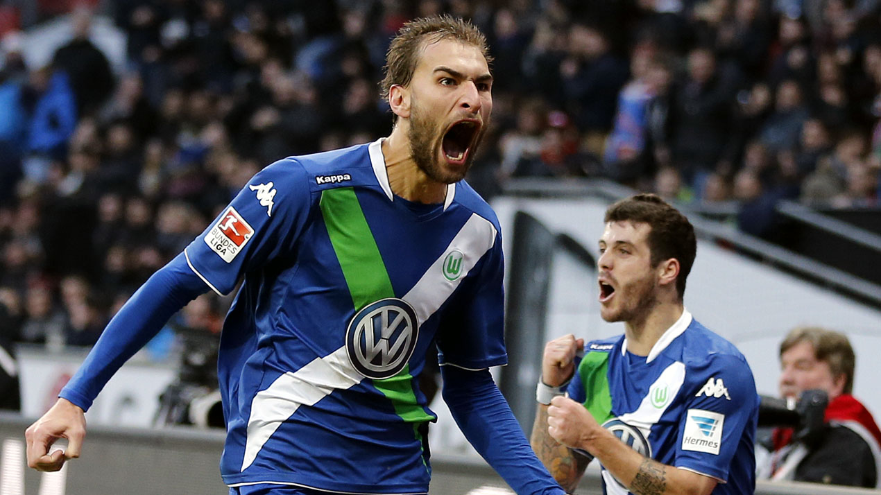 Dost foi o protagonista de um espetacular 5 a 4 do Wolfsburg no Leverkusen