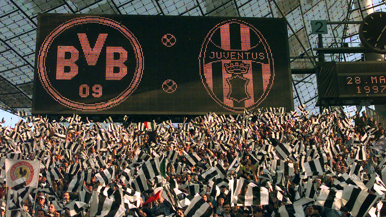 No est&aacute;dio Ol&iacute;mpico de Berlim, o Dortmund recebeu a Juventus para a final da CHampions League de 1997 (AP Photo/Luca Bruno)