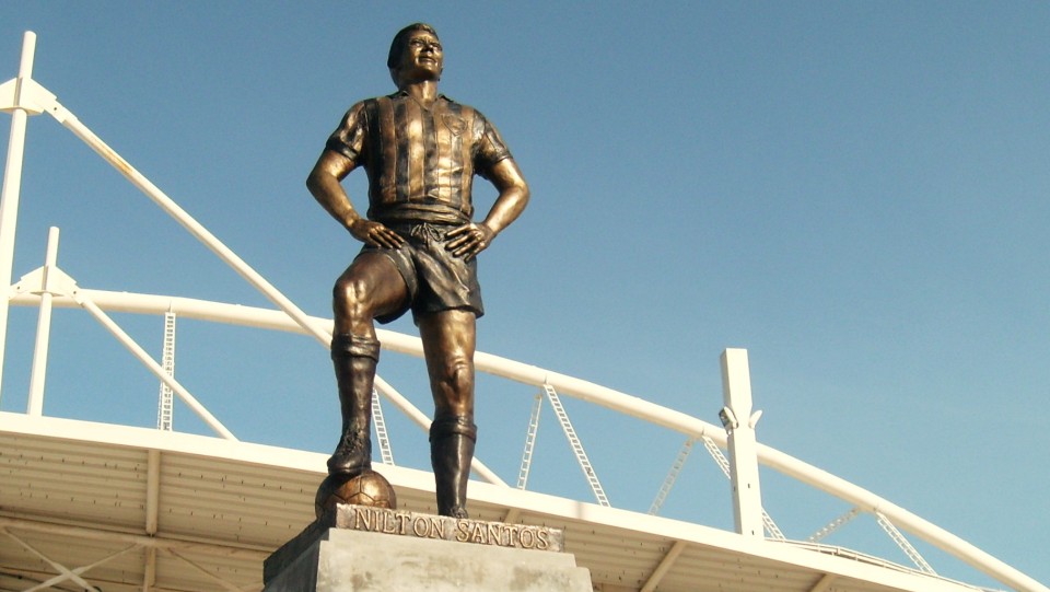 Imaginamos como seria mais legal se os estádios tivessem os nomes dos verdadeiros ídolos