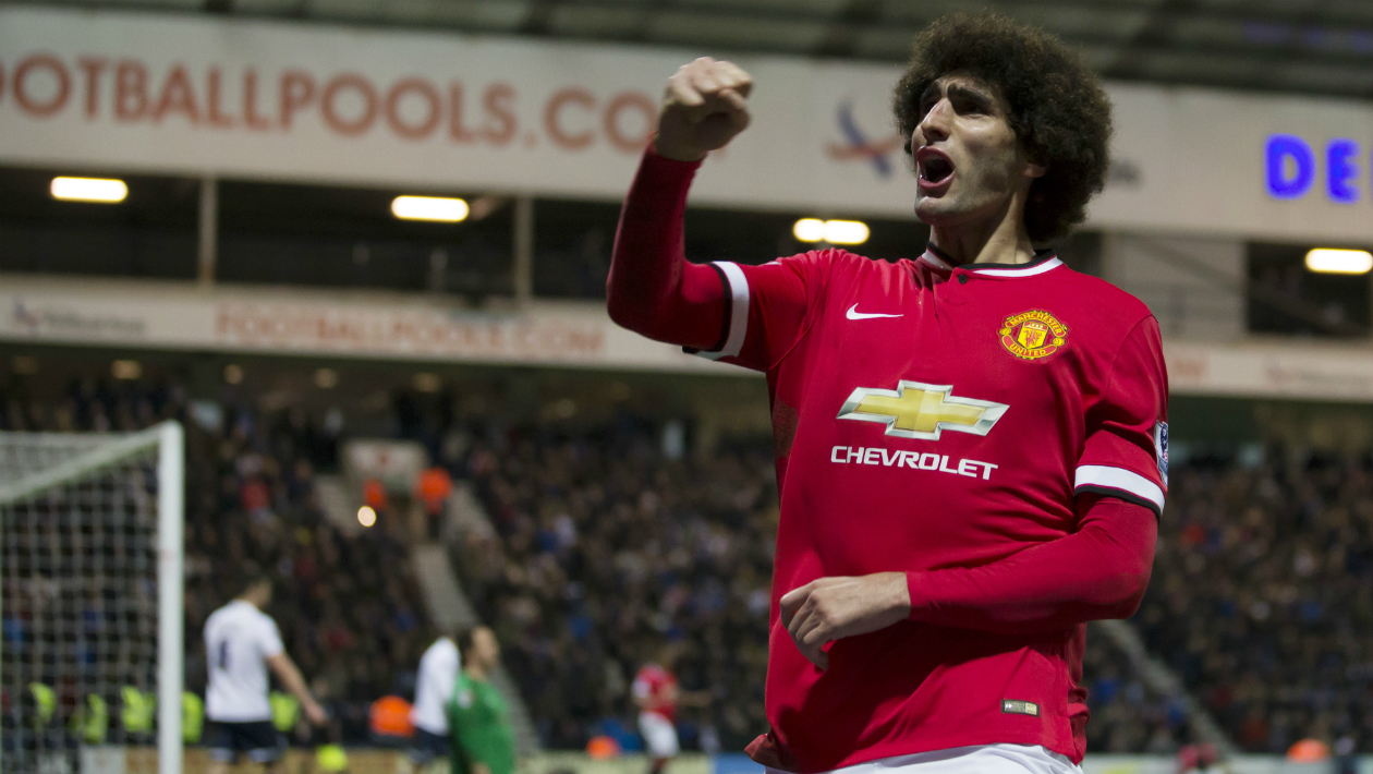 Fellaini precisou virar centroavante para o United passar pelo Preston