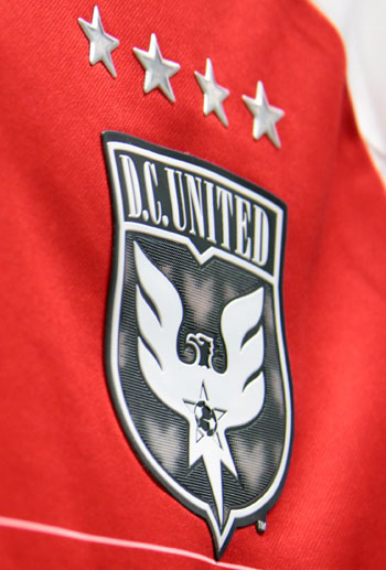 O escudo do DC United na camisa reserva de 2015